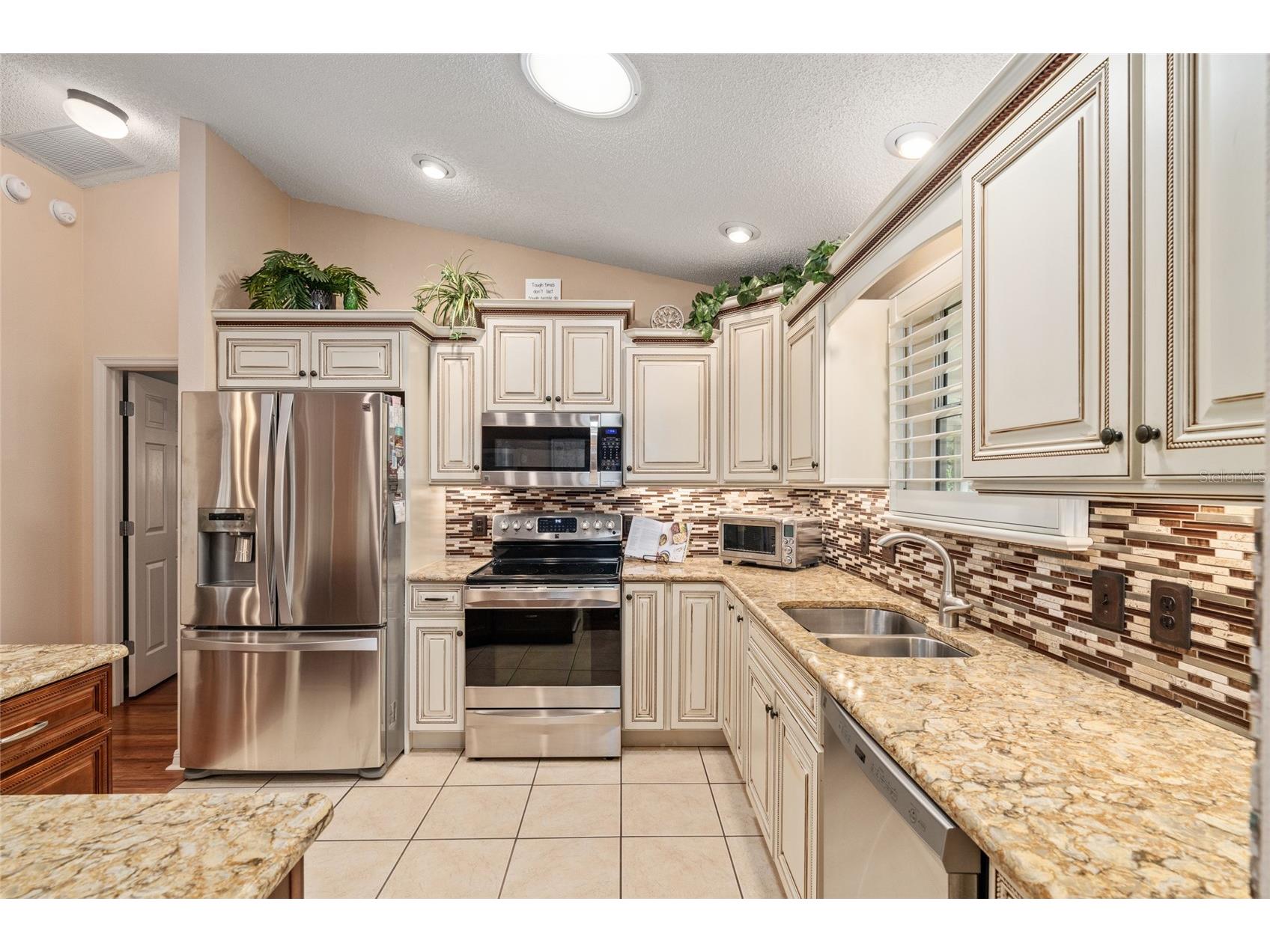 991 Barrymoore Loop The Villages FL 32162 OM724672 image8