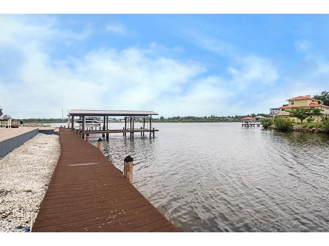 9910 Alavista Drive Gibsonton FL 33534 - ALAFIA RIVER TB8391896 image1