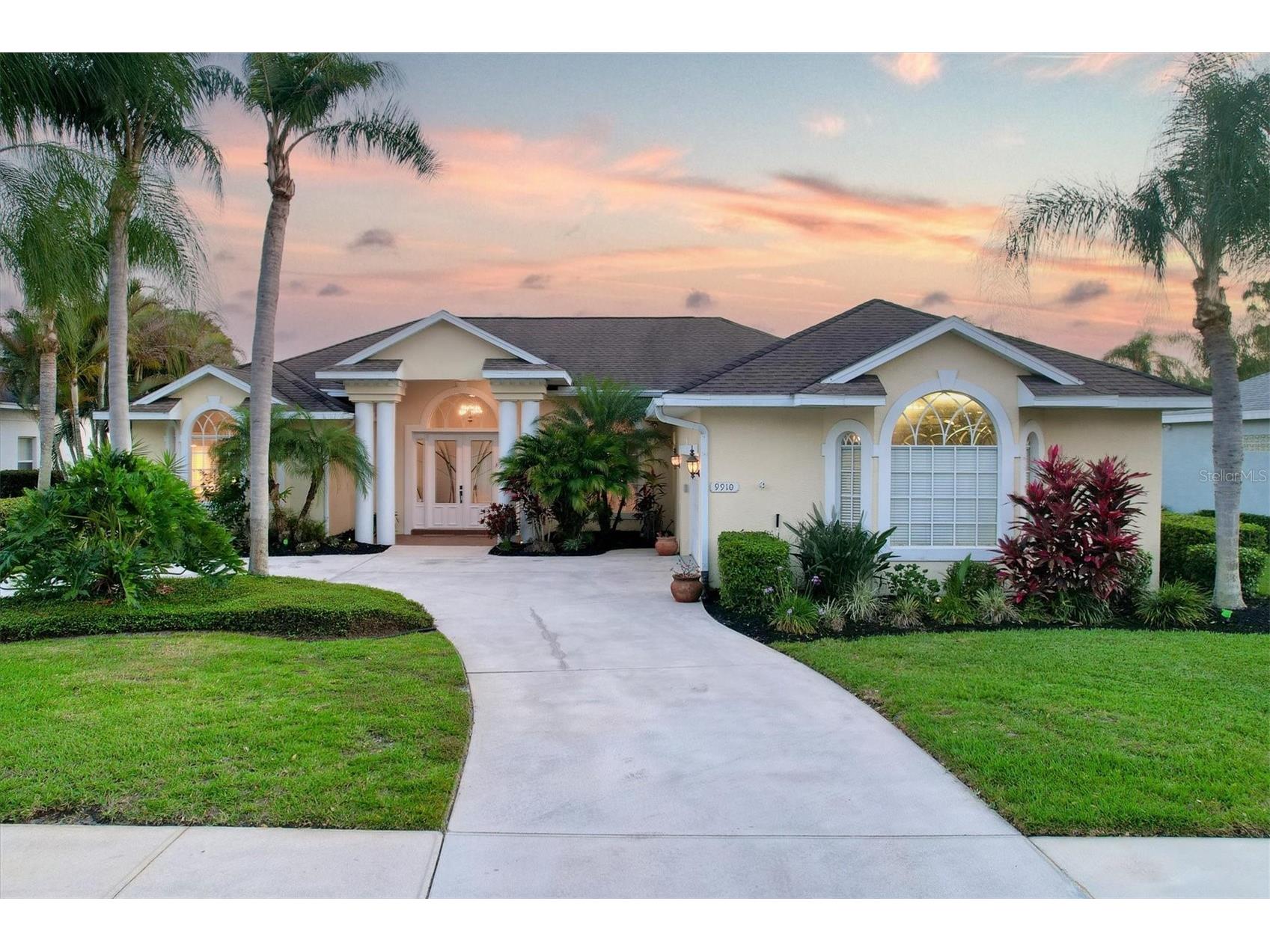 9910 Laurel Valley Avenue Circle Bradenton FL 34202 A4675105 image1