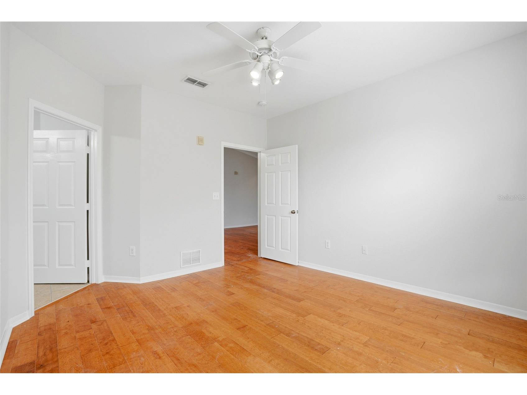 9916 Courtney Palms Boulevard #302 Tampa FL 33619 TB8500143 image16