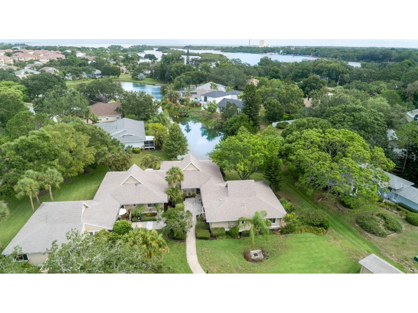 992 Spinnaker Court Tarpon Springs FL 34689 - POND U8208373 image1