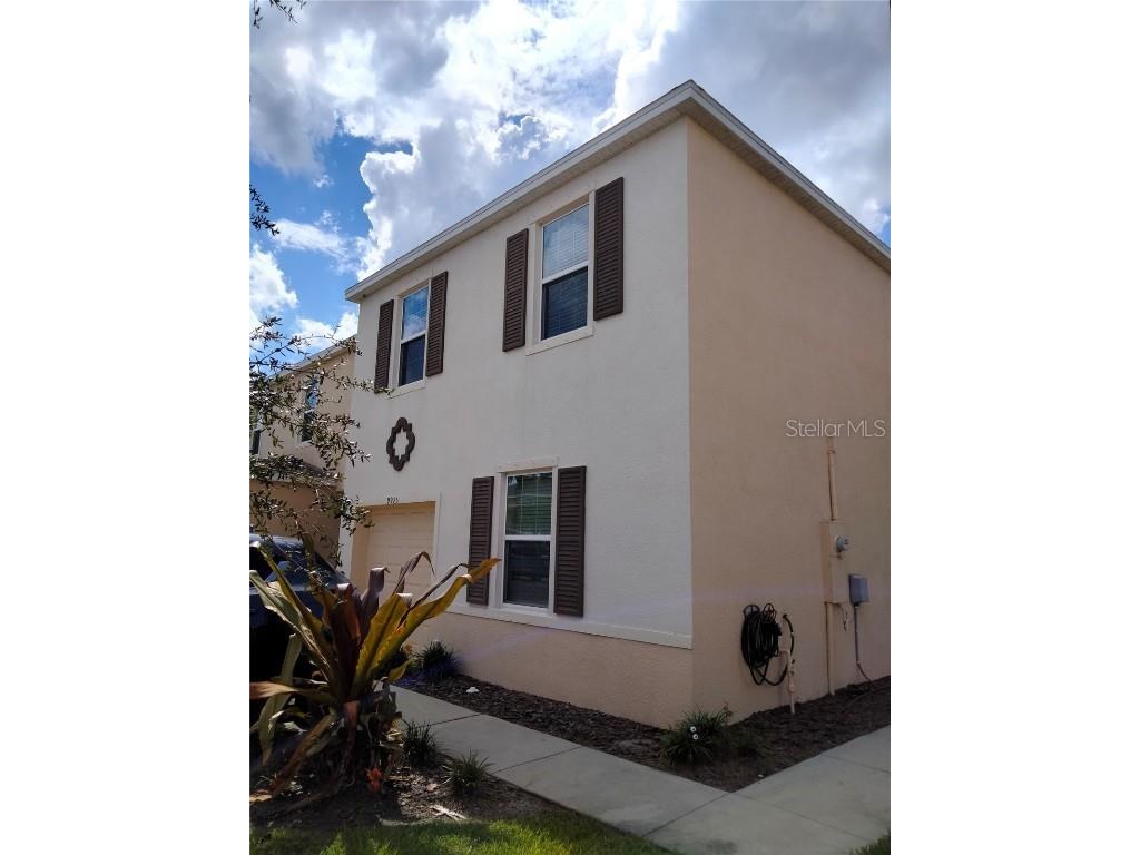 9925 Hound Chase Drive Gibsonton FL 33534 T3331507 image1