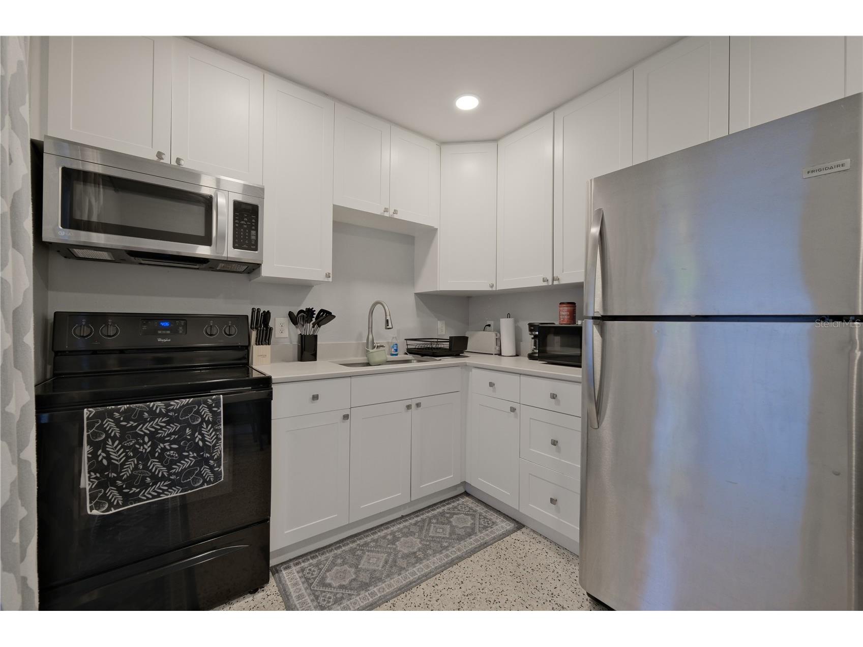 993 Gary Street #A & B Sarasota FL 34234 A4694443 image13