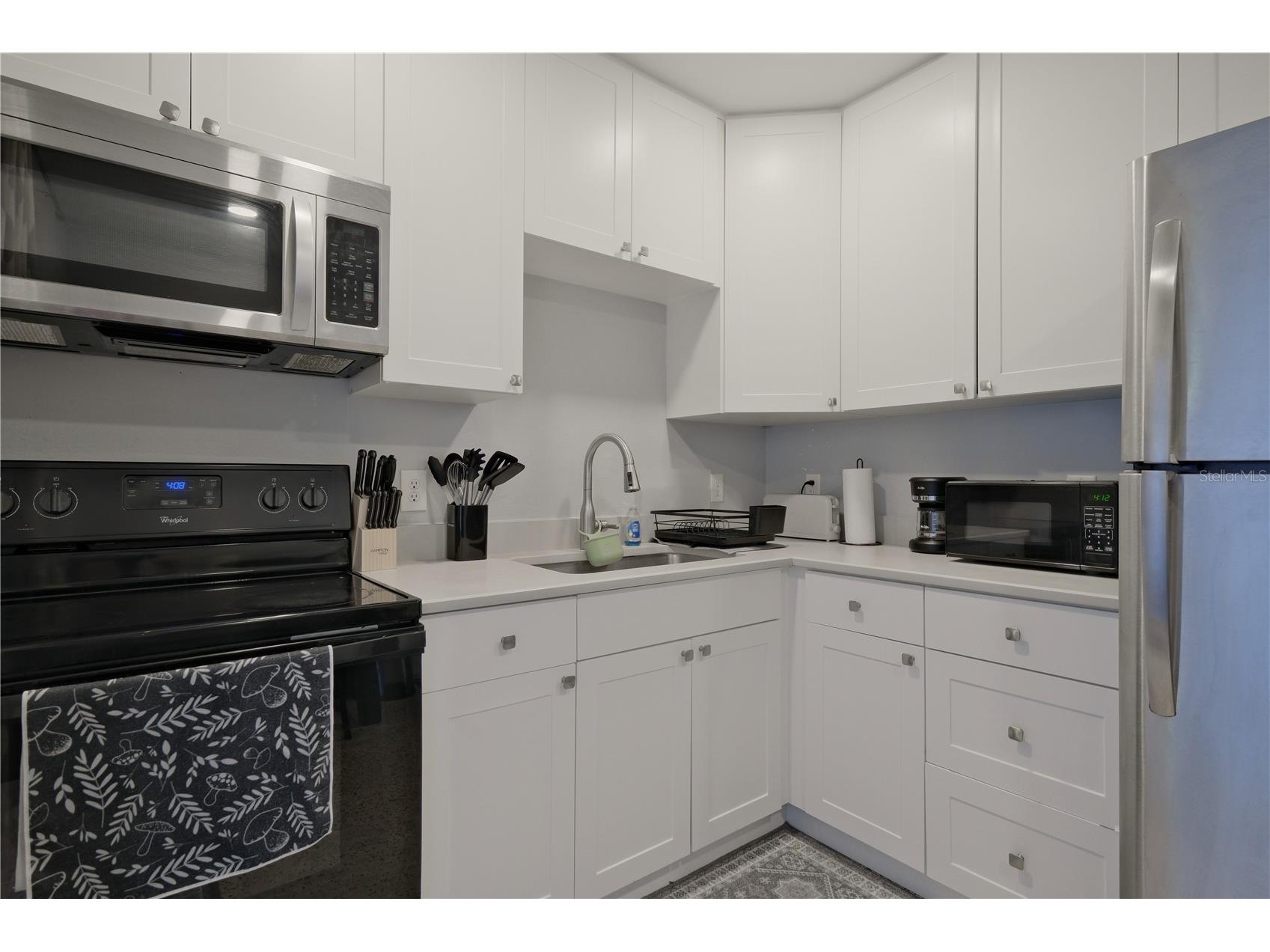 993 Gary Street #A & B Sarasota FL 34234 A4694443 image14