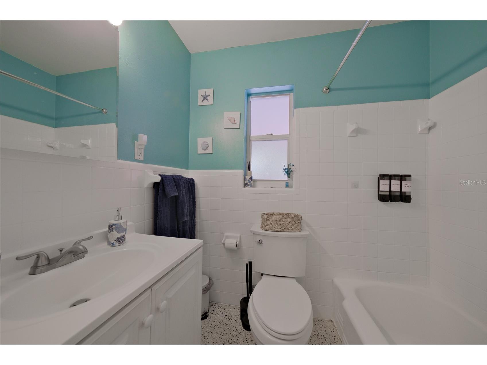 993 Gary Street #A & B Sarasota FL 34234 A4694443 image21