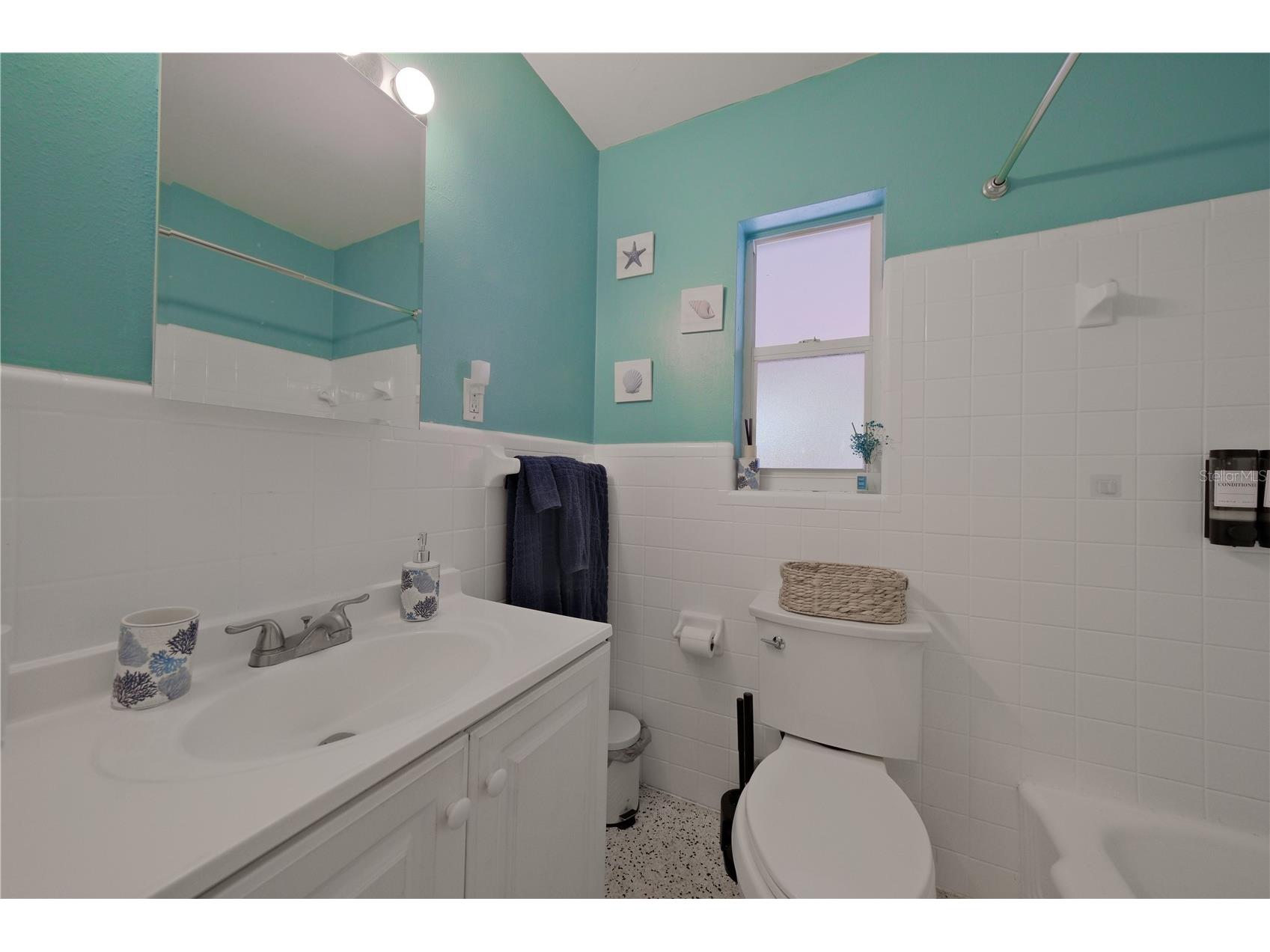 993 Gary Street #A & B Sarasota FL 34234 A4694443 image22