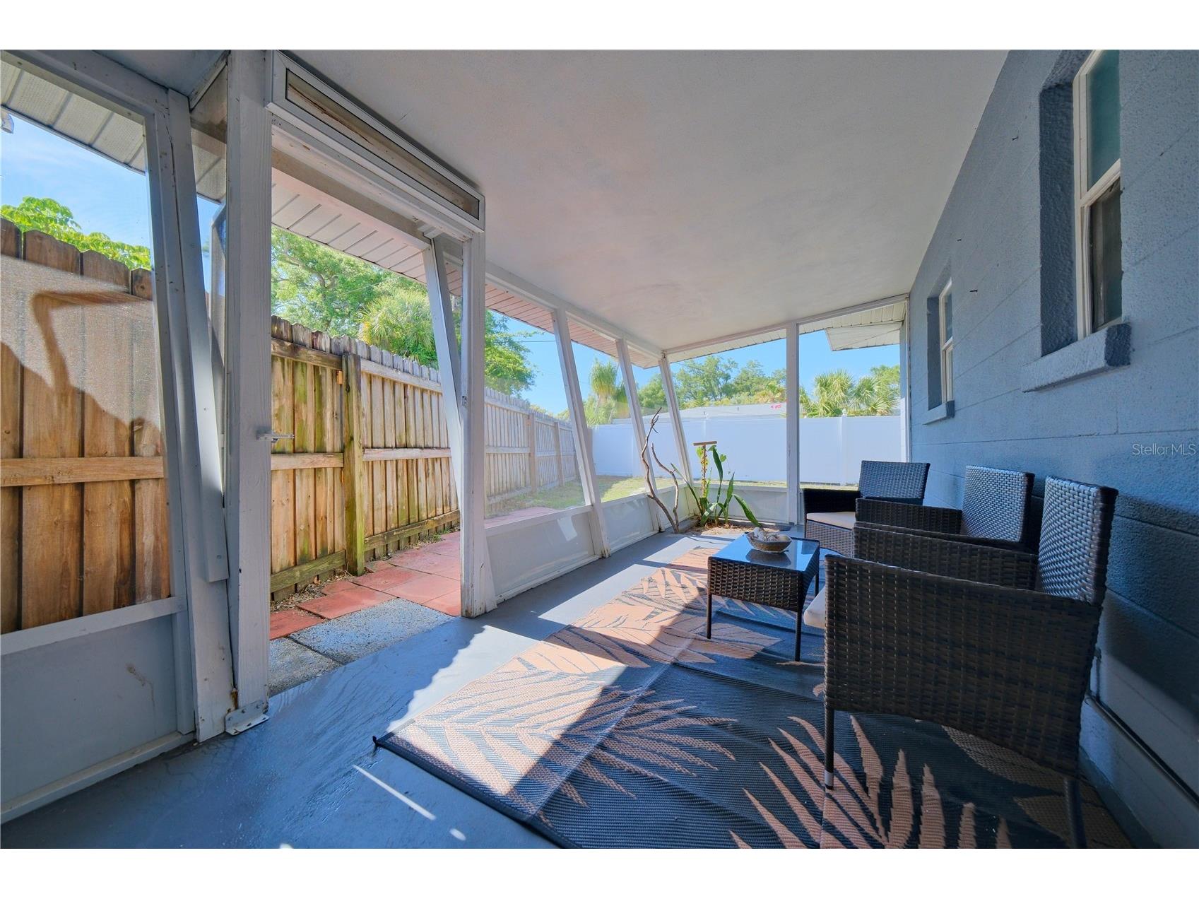 993 Gary Street #A & B Sarasota FL 34234 A4694443 image25