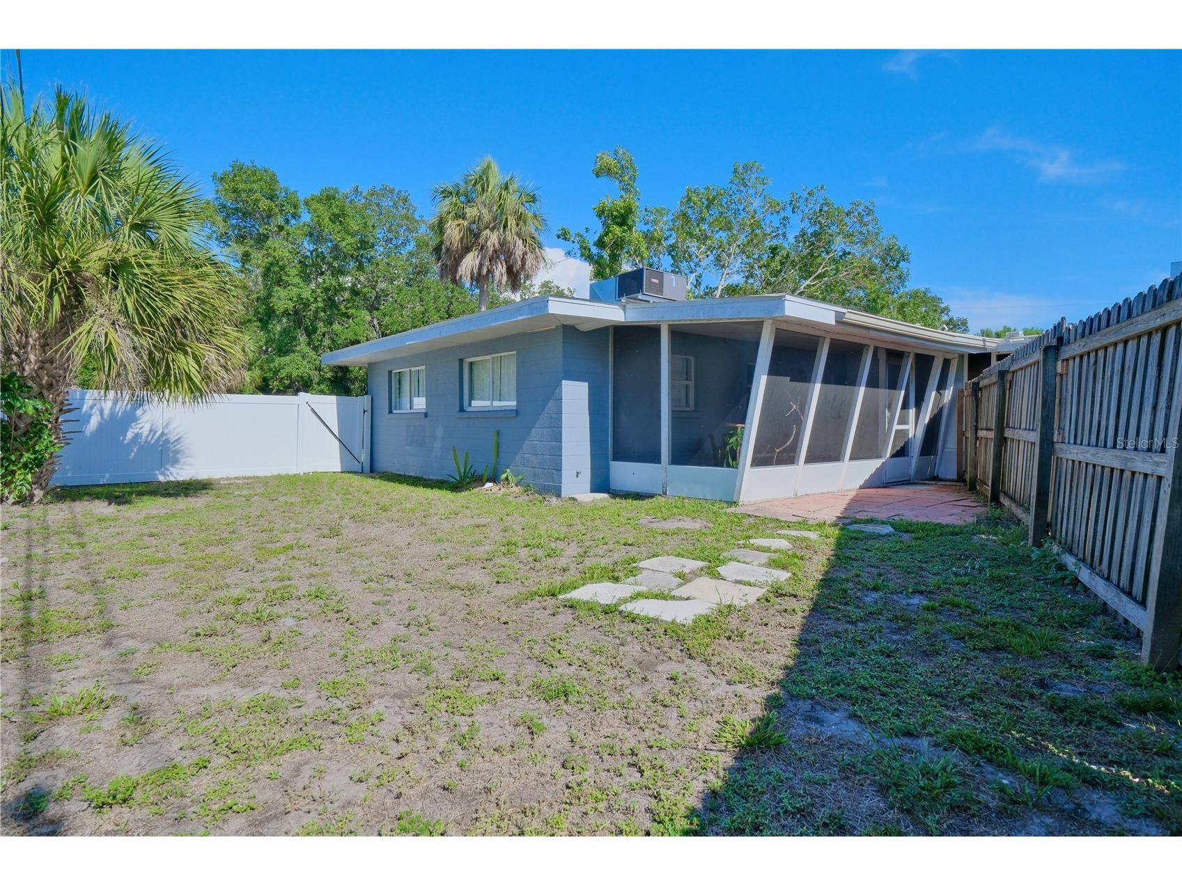 993 Gary Street #A & B Sarasota FL 34234 A4694443 image28