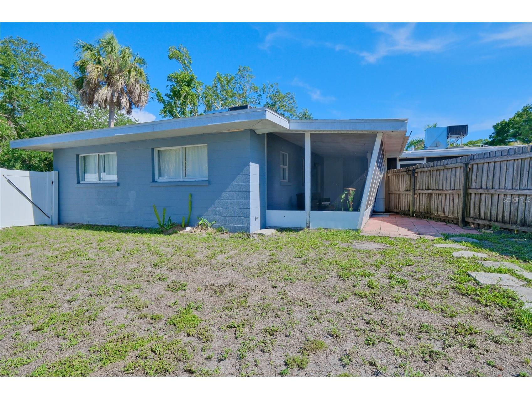 993 Gary Street #A & B Sarasota FL 34234 A4694443 image29