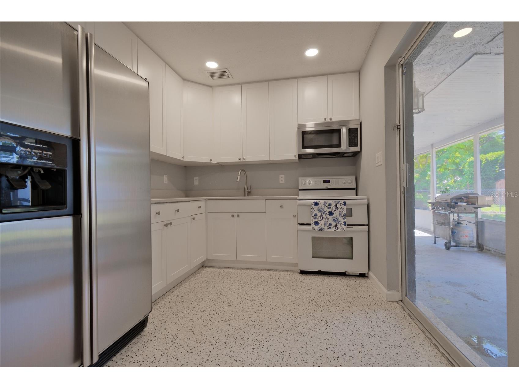 993 Gary Street #A & B Sarasota FL 34234 A4694443 image36
