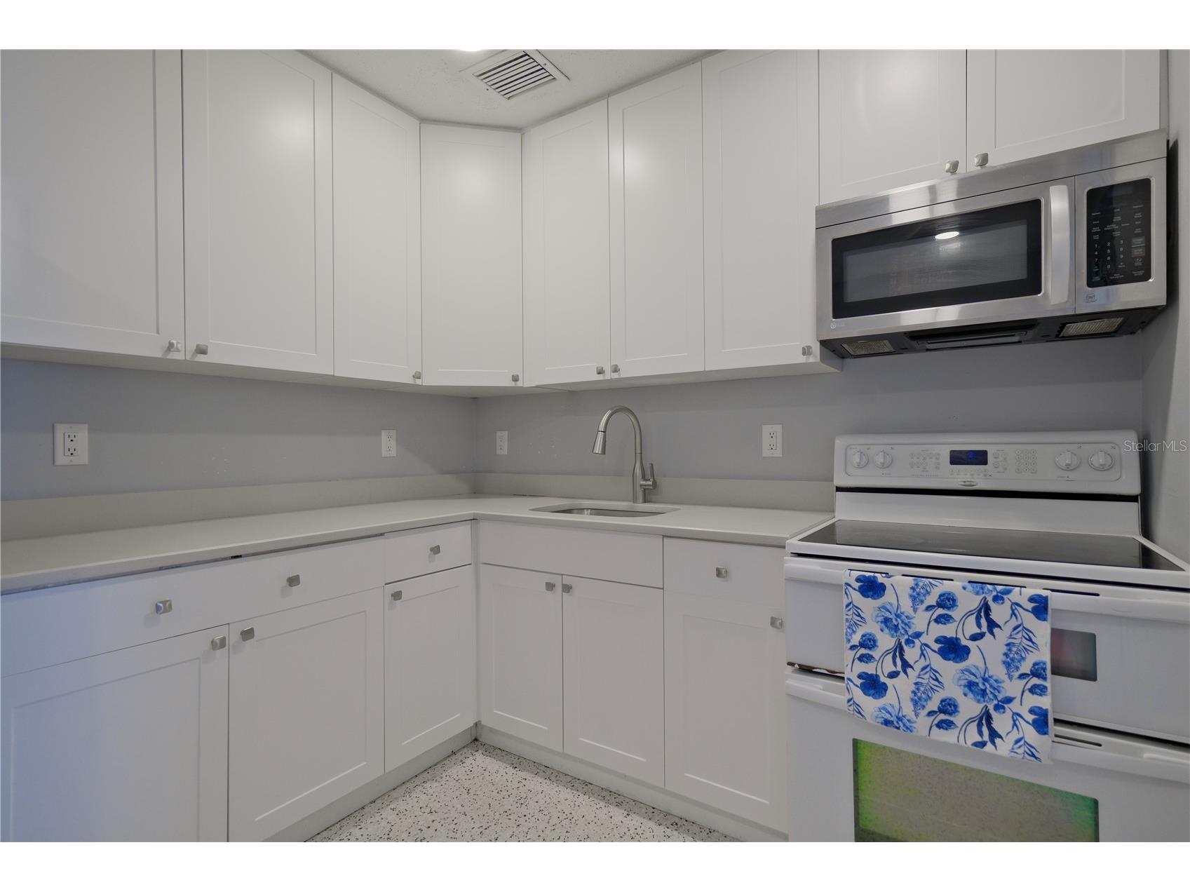 993 Gary Street #A & B Sarasota FL 34234 A4694443 image37