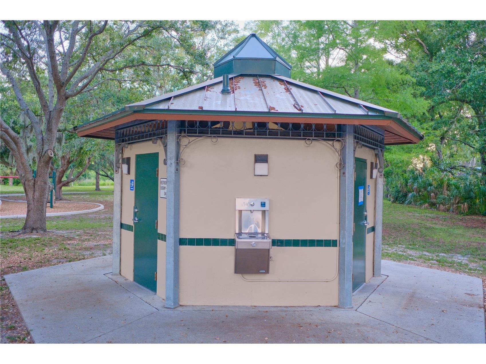 993 Gary Street #A & B Sarasota FL 34234 A4694443 image63