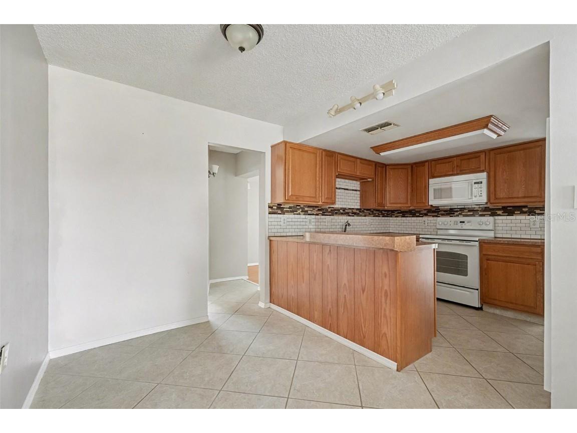 9931 Woodstock Lane Port Richey FL 34668 W7881449 image5