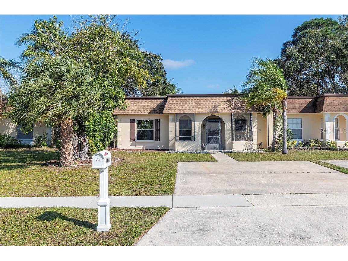 9933 86th Street Seminole FL 33777 U8188716 image1