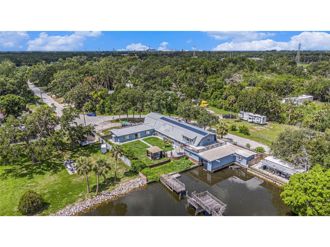 9938 Alavista Drive Gibsonton FL 33534 - ALAFIA RIVER TB8396098 image1