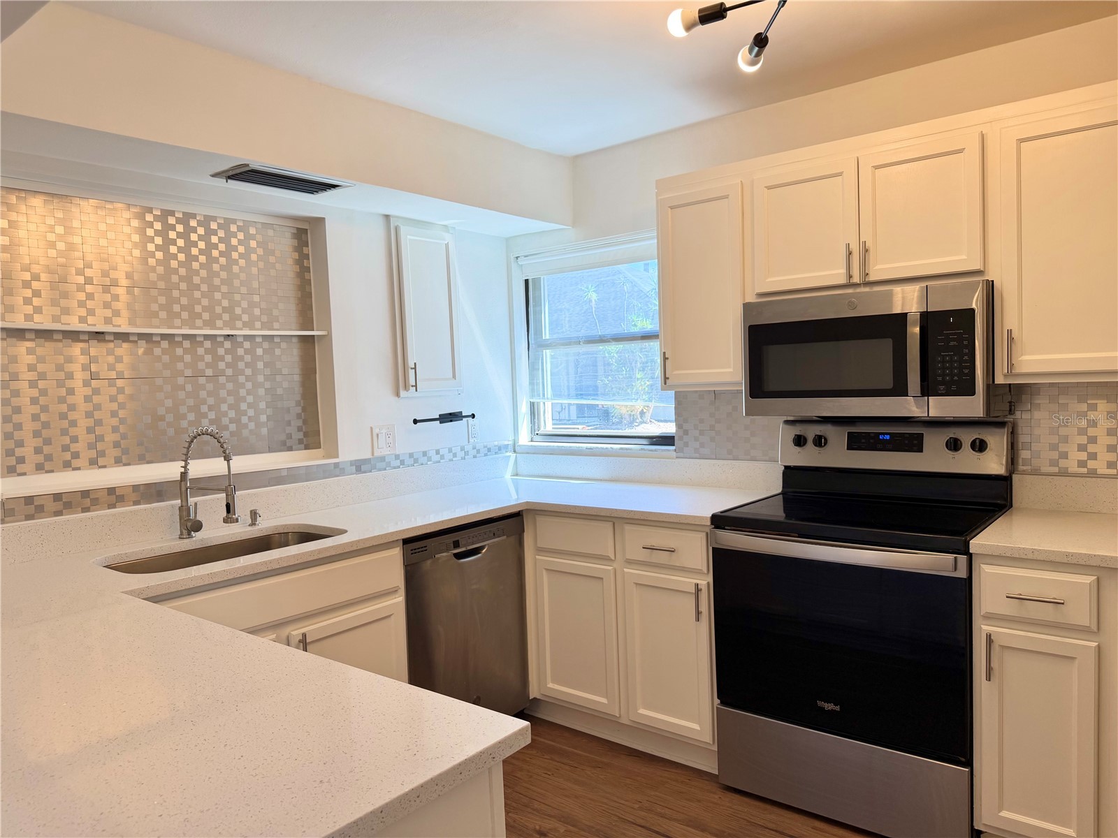 994 N Beneva Road #T2 Sarasota FL 34232 A4684370 image9