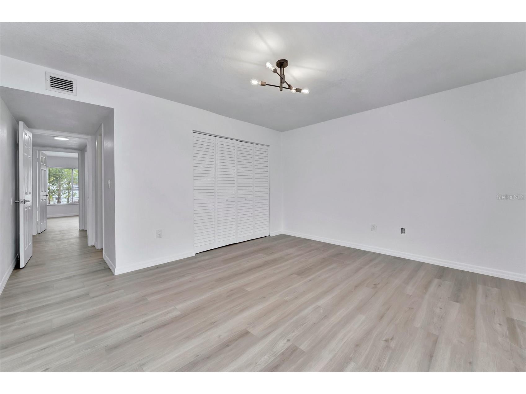 9940 7th Way N #101 Saint Petersburg FL 33702 TB8517033 image28
