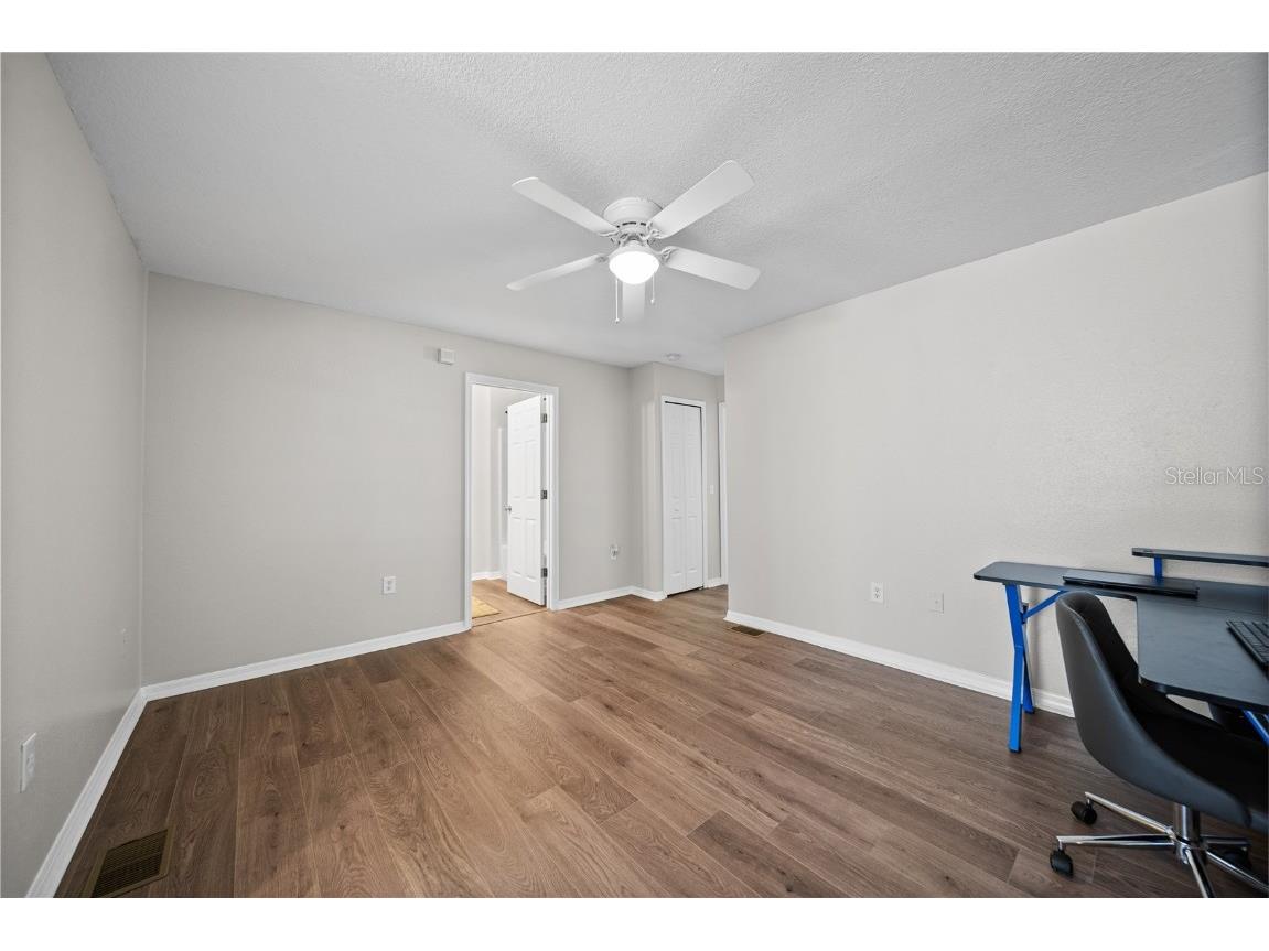 9942 Ashburn Lake Drive Tampa FL 33610 TB8376061 image11