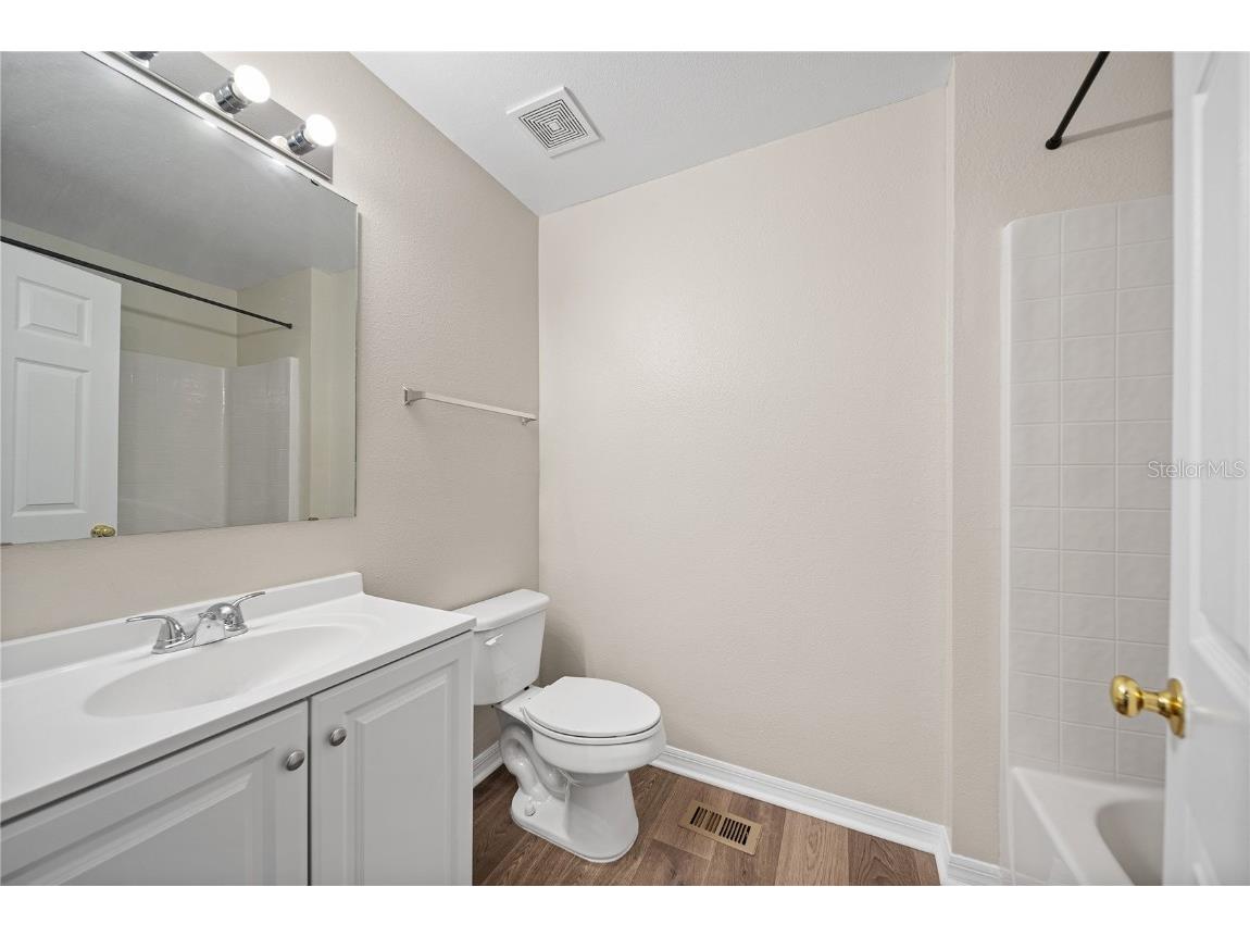 9942 Ashburn Lake Drive Tampa FL 33610 TB8376061 image12