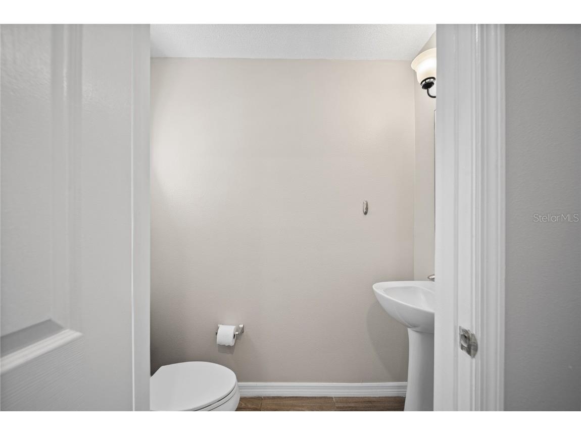 9942 Ashburn Lake Drive Tampa FL 33610 TB8376061 image22