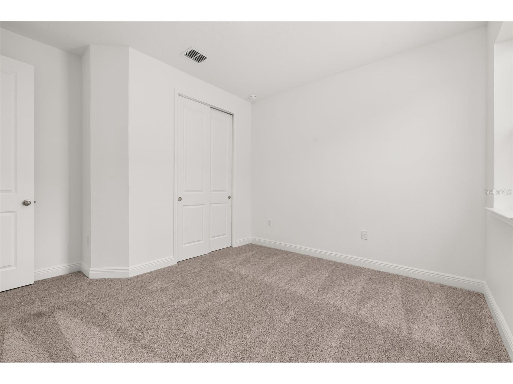 995 Fiesta Key Circle Lady Lake FL 32159 S5141253 image22