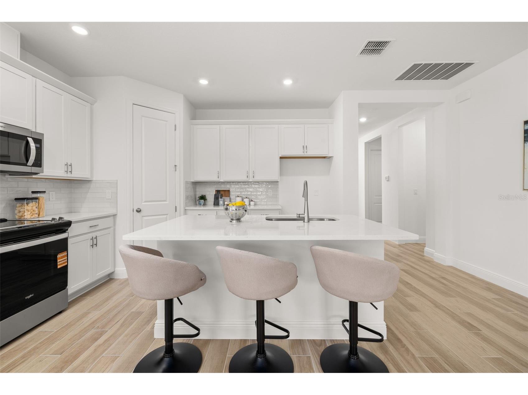 995 Fiesta Key Circle Lady Lake FL 32159 S5141253 image5