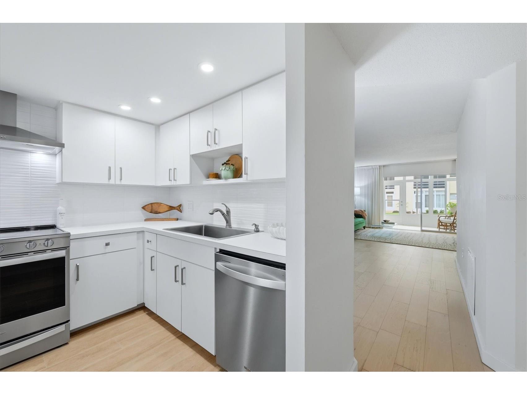 995 Laguna Drive #103 Venice FL 34285 A4695518 image16