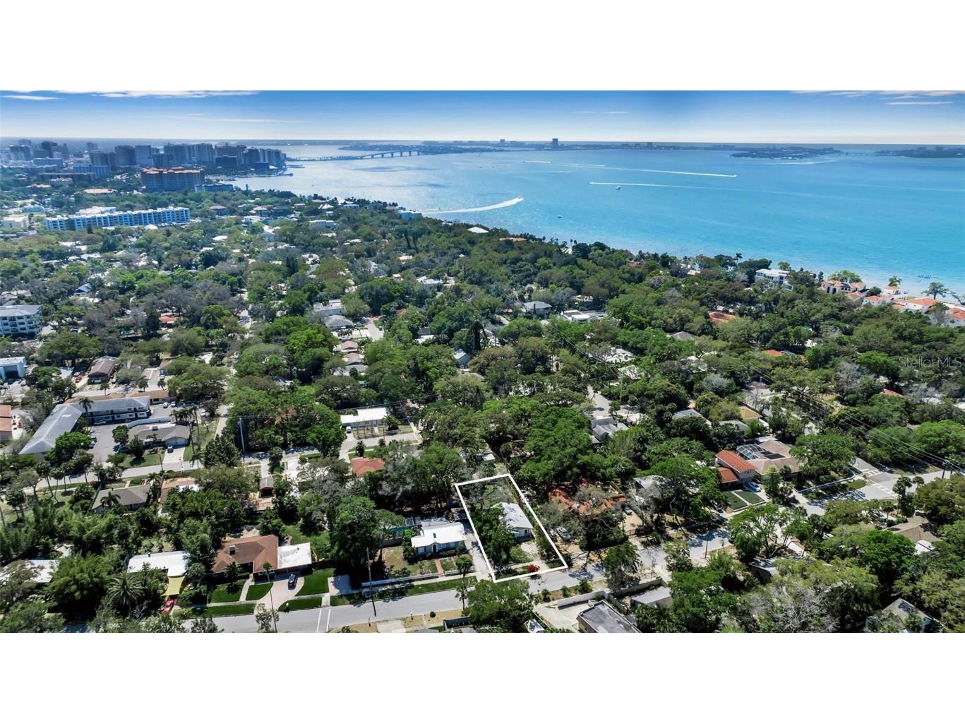 996 Virginia Dr Sarasota FL 34234 A4602357 image1