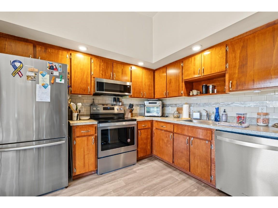 9979 88th Way Seminole FL 33777 TB8452685 image12