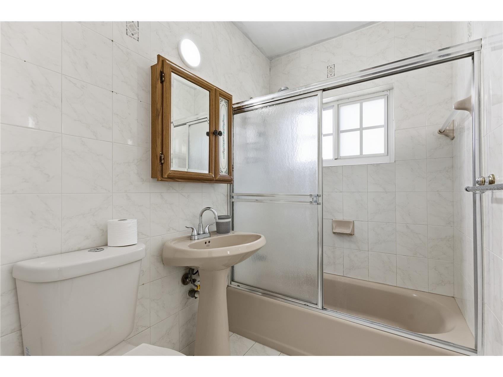 998 W 68th Street Hialeah FL 33014 OM726408 image21
