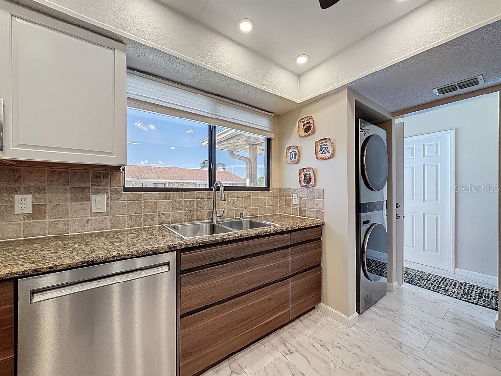 9981 Eagles Point Circle #4 Port Richey FL 34668 W7880091 image14