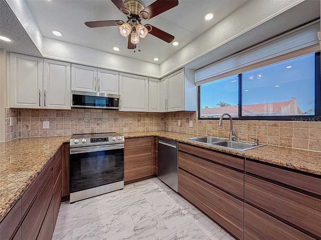 9981 Eagles Point Circle #4 Port Richey FL 34668 W7880091 image3