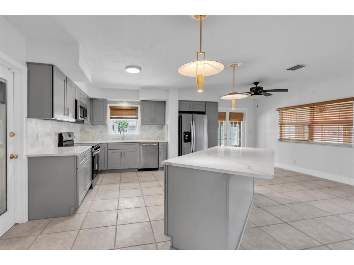 999 38th Avenue NE Saint Petersburg FL 33704 TB8413245 image16