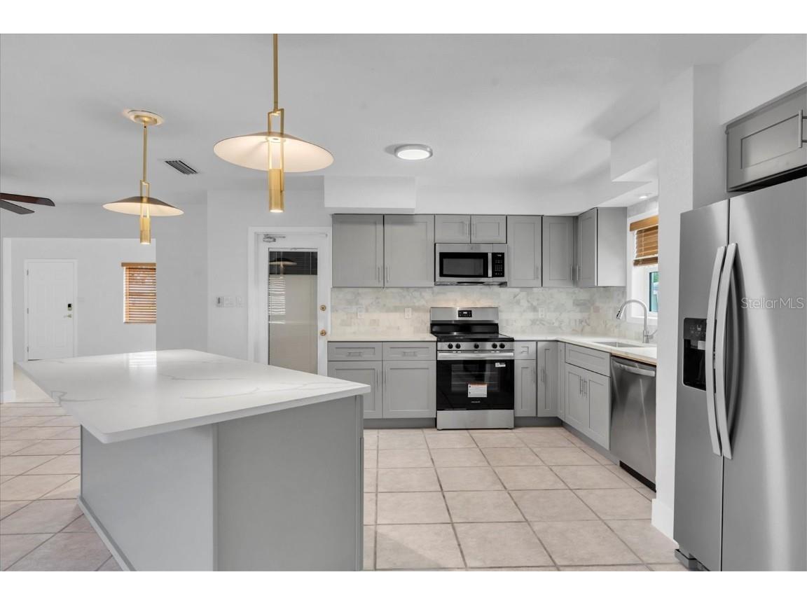 999 38th Avenue NE Saint Petersburg FL 33704 TB8413245 image17