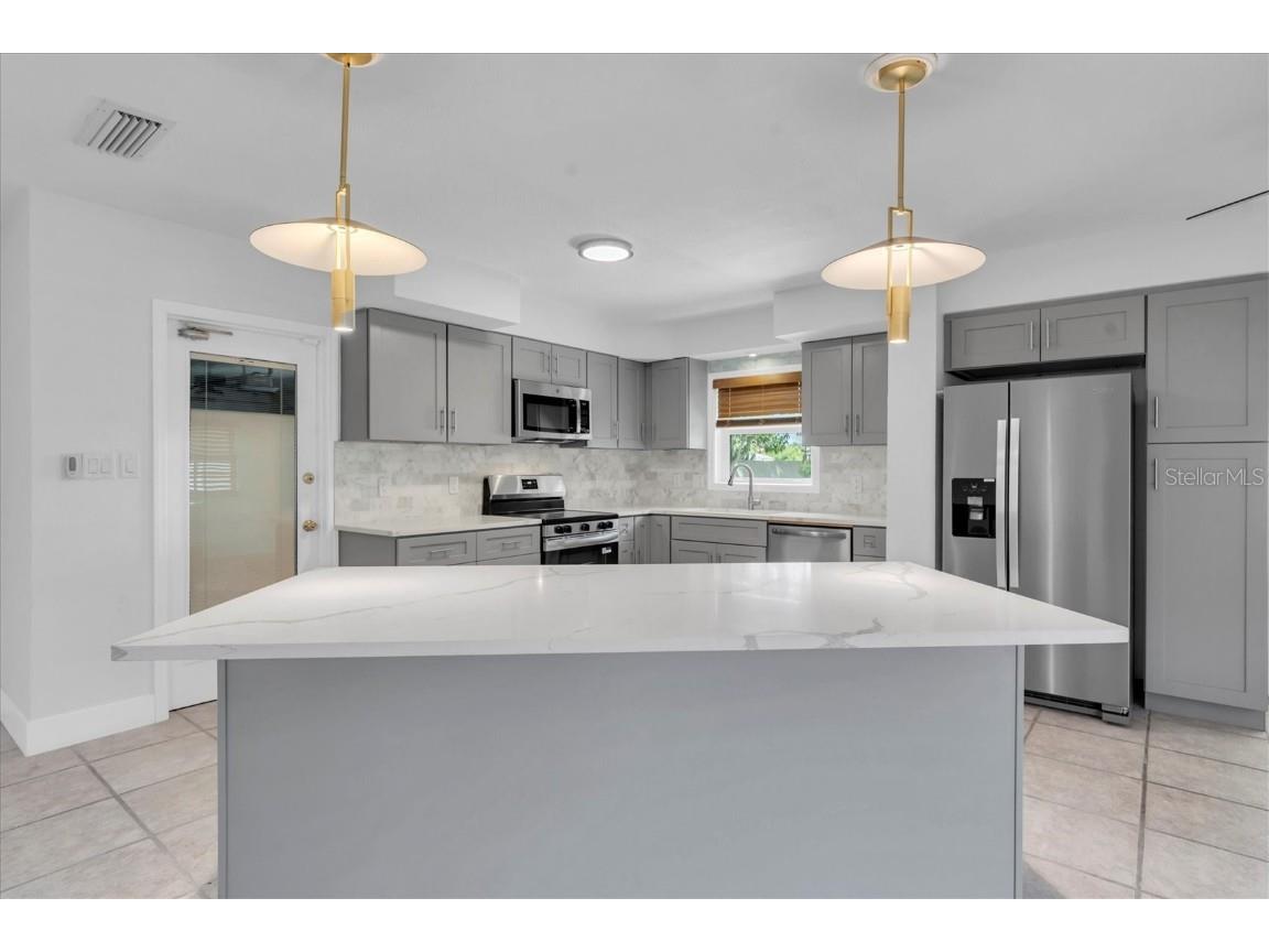 999 38th Avenue NE Saint Petersburg FL 33704 TB8413245 image18