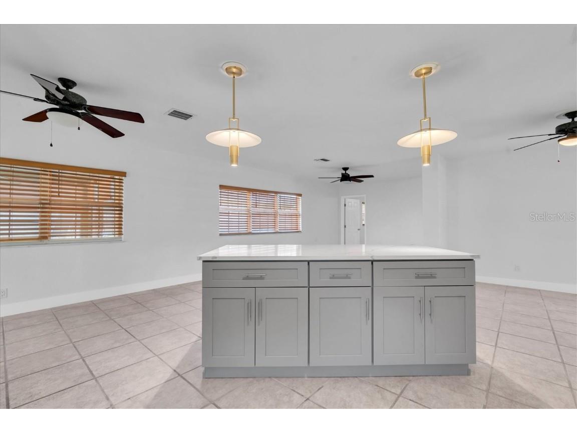 999 38th Avenue NE Saint Petersburg FL 33704 TB8413245 image20