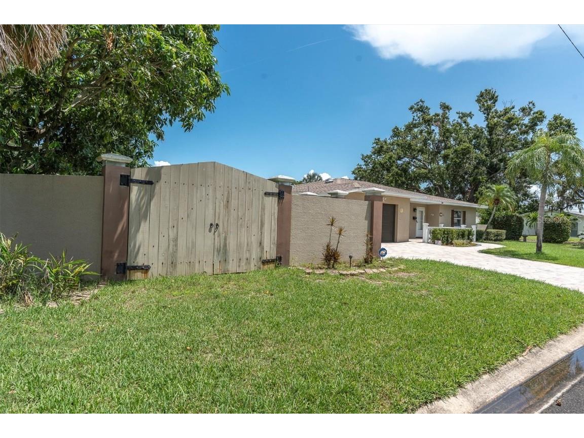 999 38th Avenue NE Saint Petersburg FL 33704 TB8413245 image58