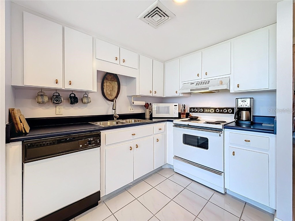 Key Capri Key Capri #301 Treasure Island FL 33706 TB8457372 image12