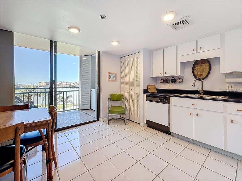 Key Capri Key Capri #301 Treasure Island FL 33706 TB8457372 image9