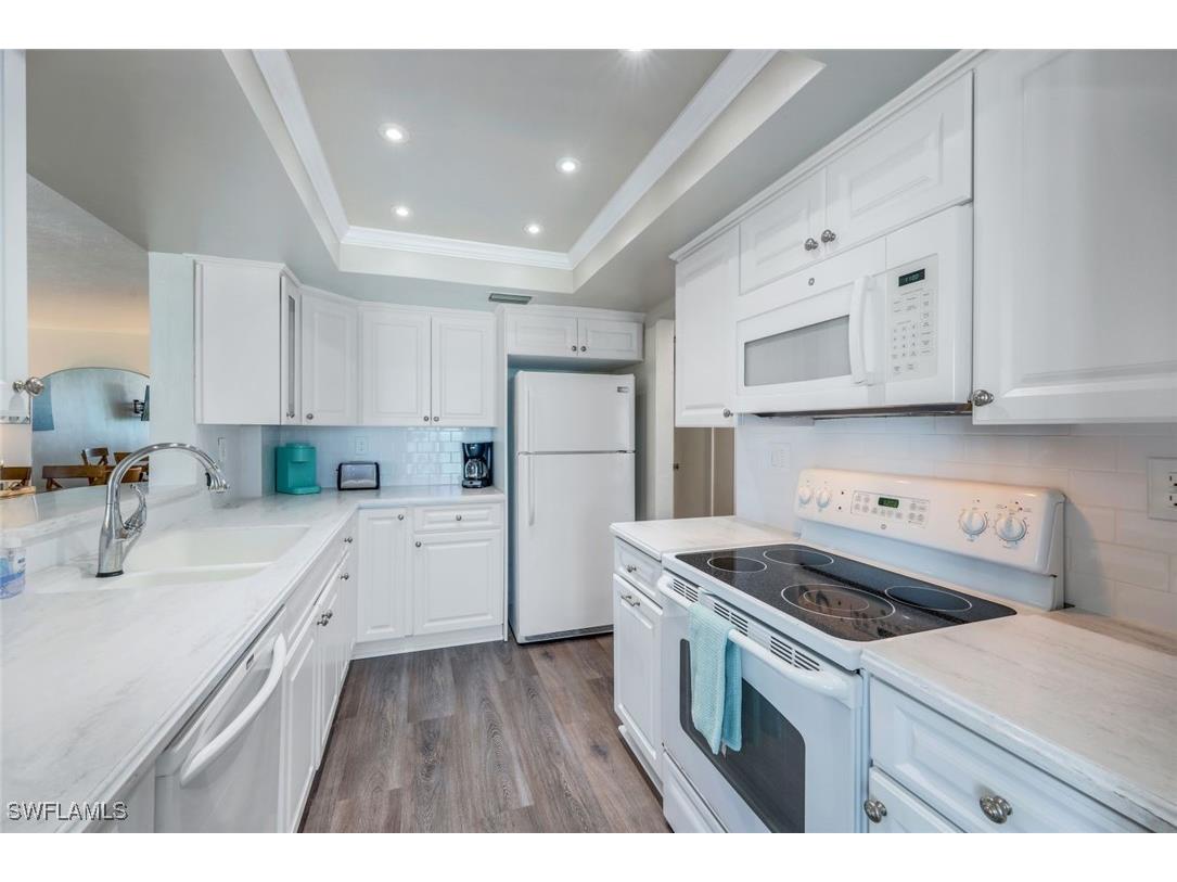 10475 Gulfshore Drive #142 Naples FL 34108 225049673 image4