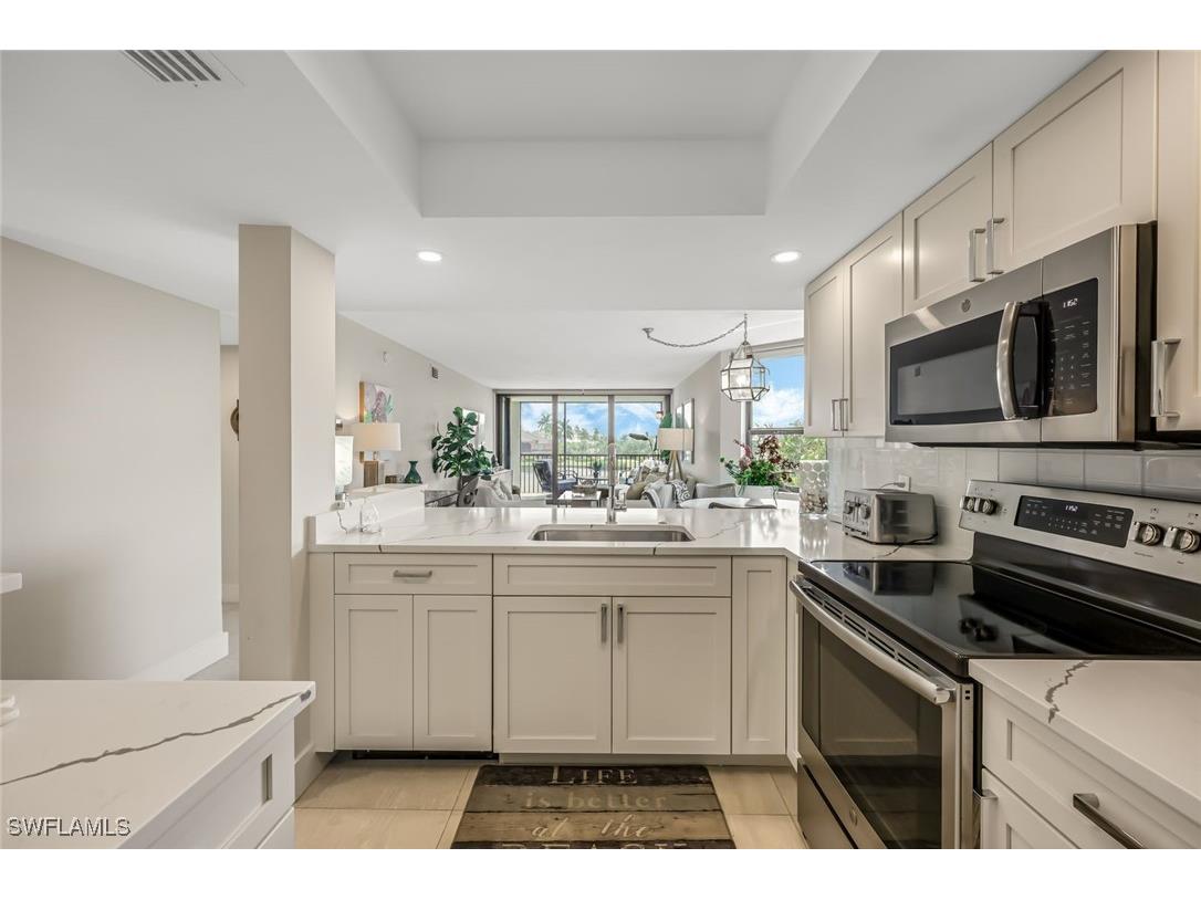 10562 Gulf Shore Drive #202 Naples FL 34108 225054337 image8