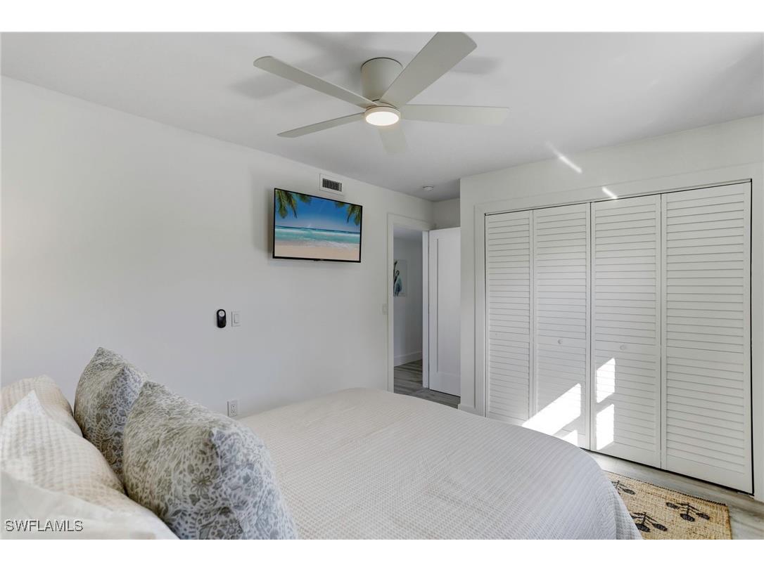 10842 Vanderbilt Drive Naples FL 34108 225044658 image14