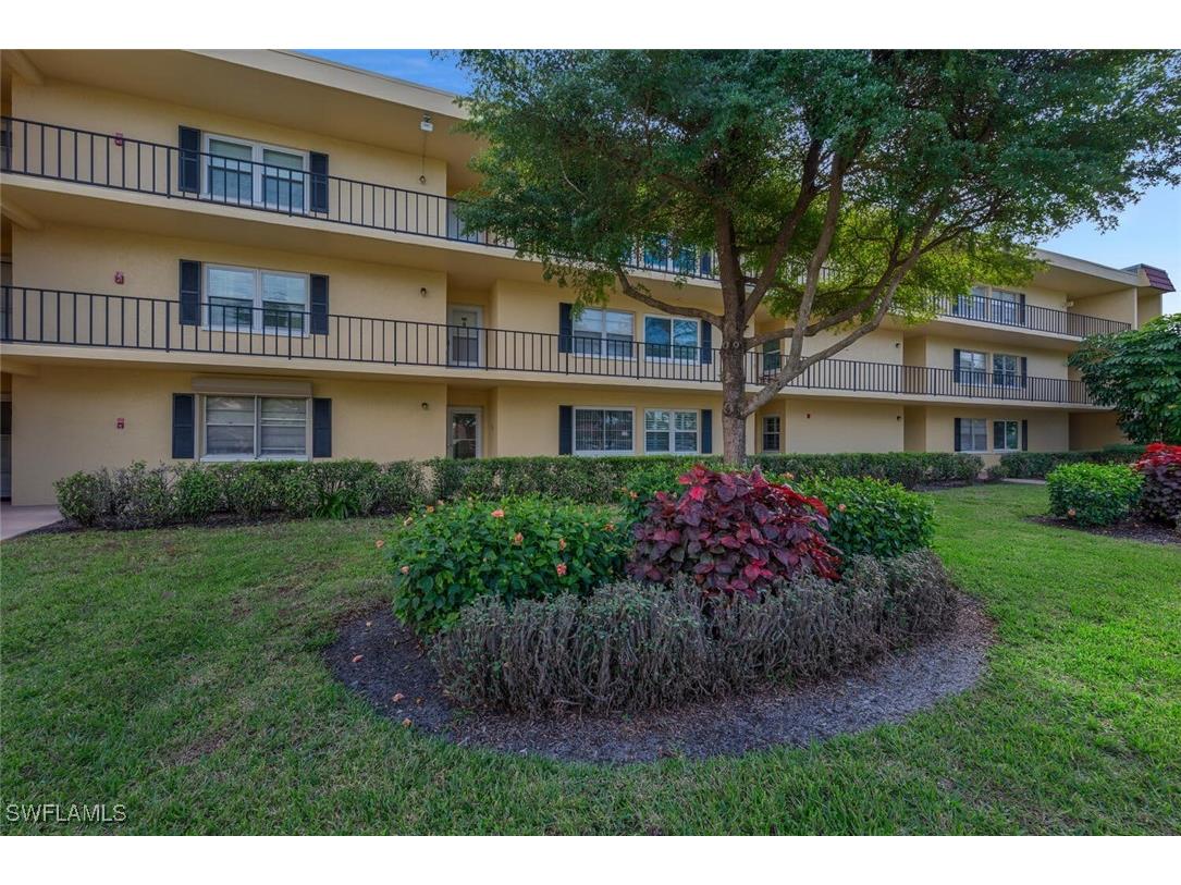 1085 Forest Lakes Drive #8102 Naples FL 34105 225008009 image1