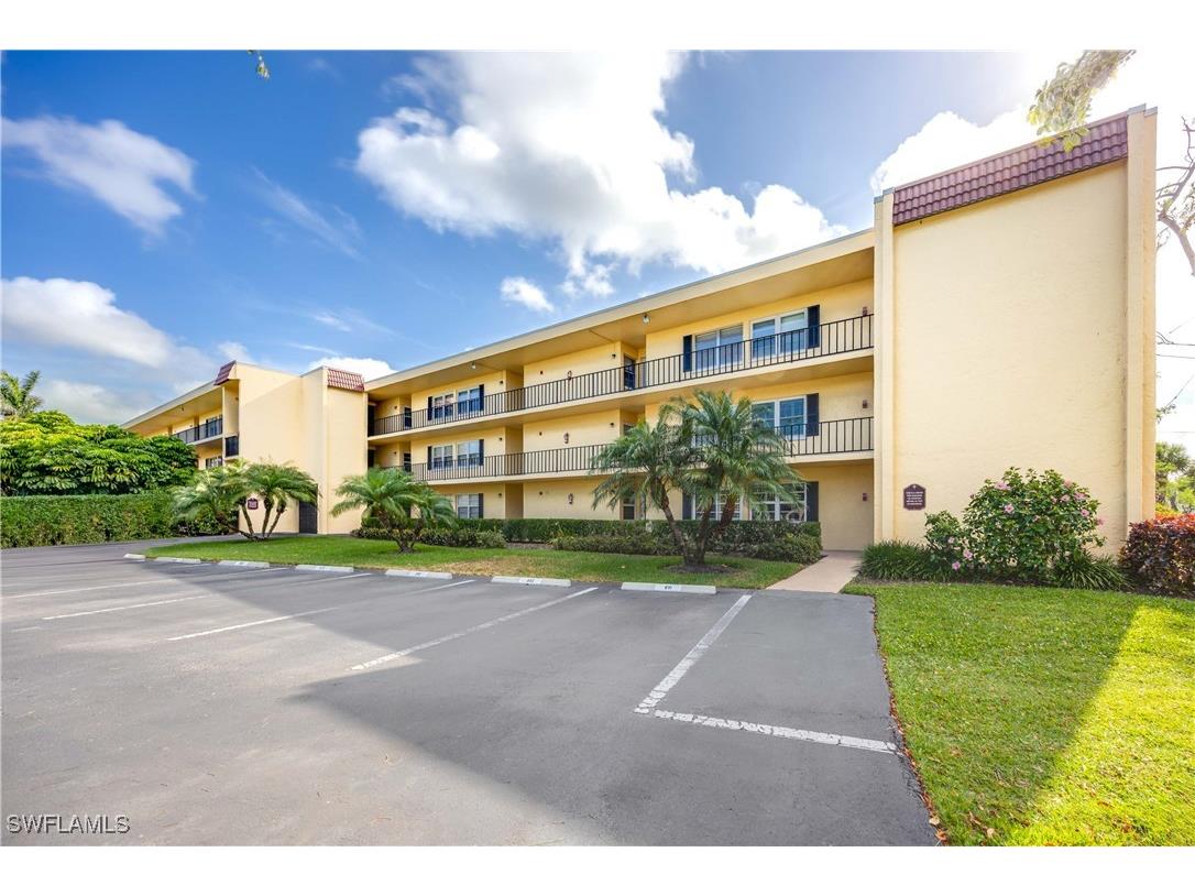 1085 Forest Lakes Drive #8108 Naples FL 34105 225035748 image1