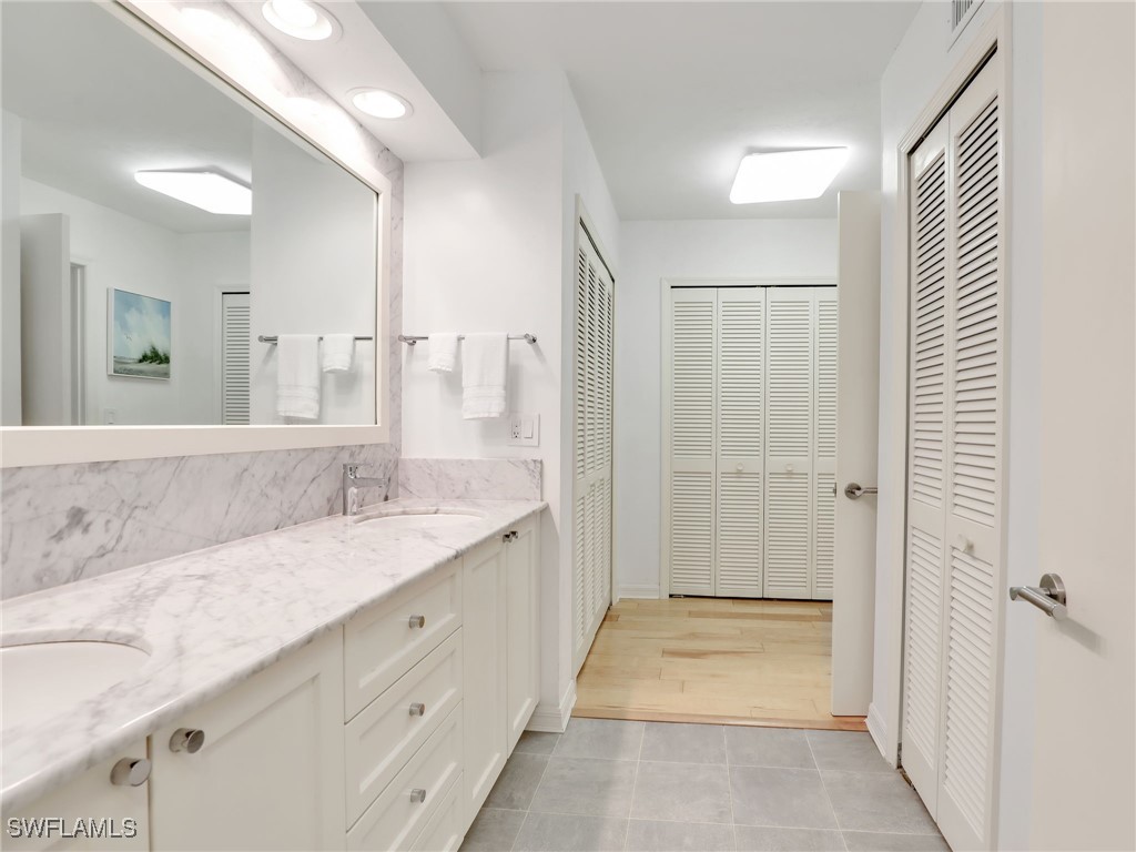 10851 Gulf Shore Drive #605 Naples FL 34108 225043312 image20