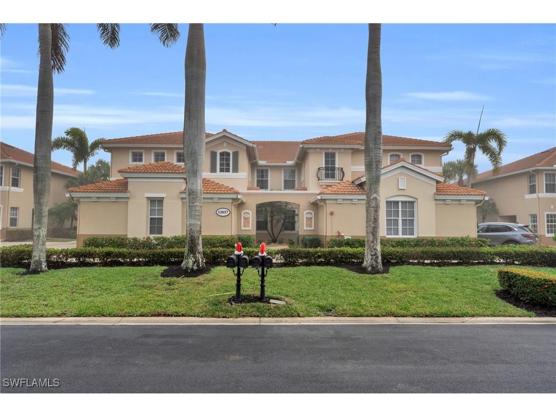 11037 Harbour Yacht Court #201 Fort Myers FL 33908 224102938 image1