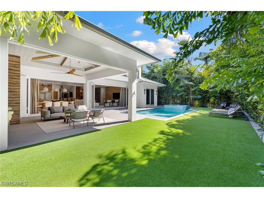 1132 7th Street S Naples FL 34102 223062366 image1