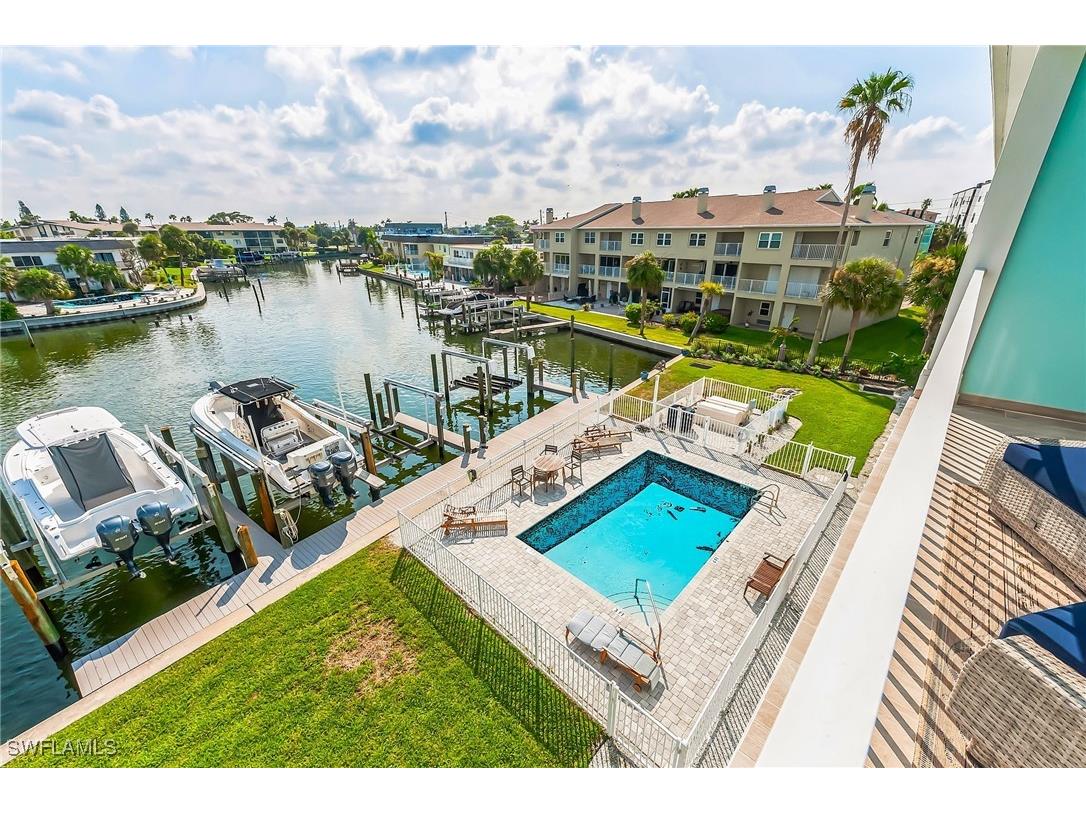 11723 1st Street E Treasure Island FL 33706 224063686 image1