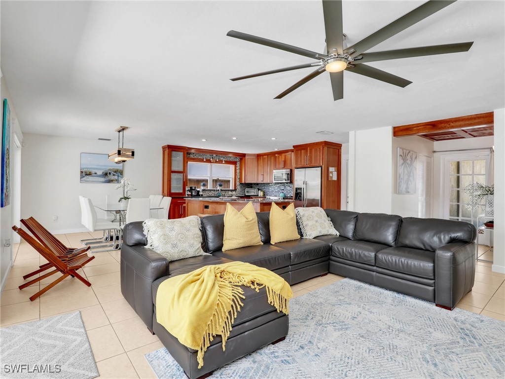 1268 Lake Shore Drive Naples FL 34103 225042405 image3