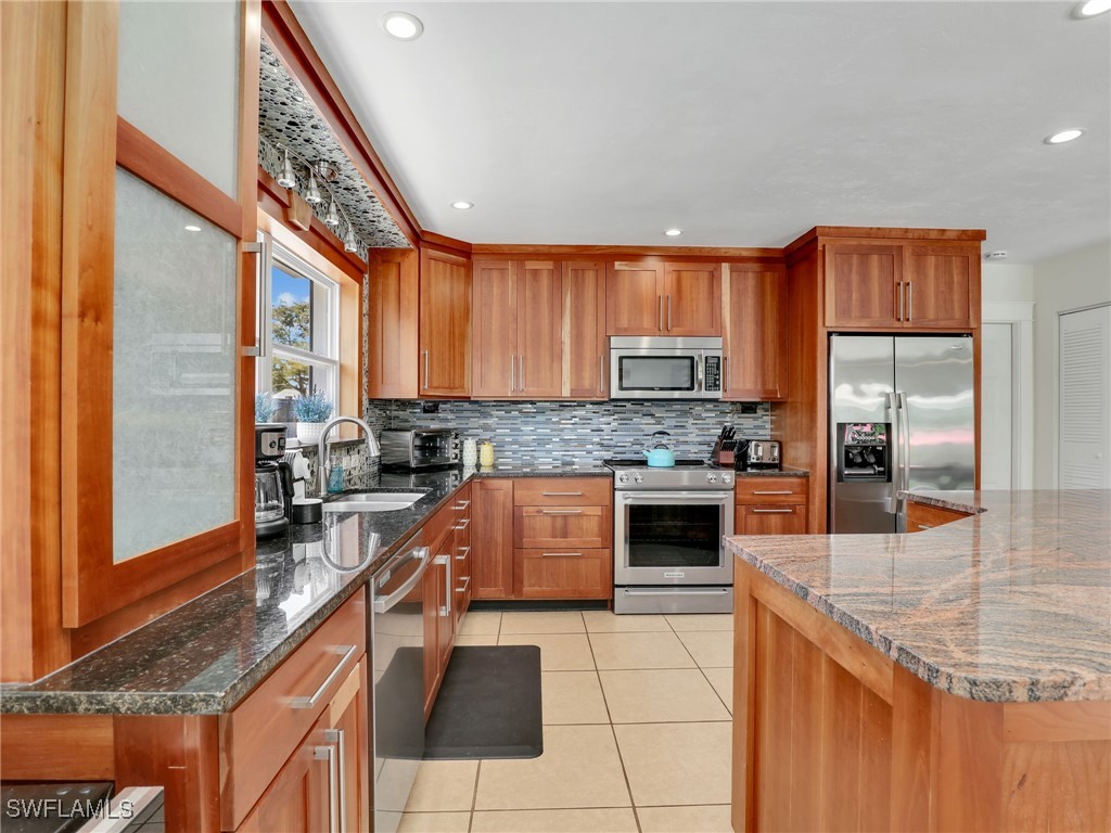 1268 Lake Shore Drive Naples FL 34103 225042405 image5